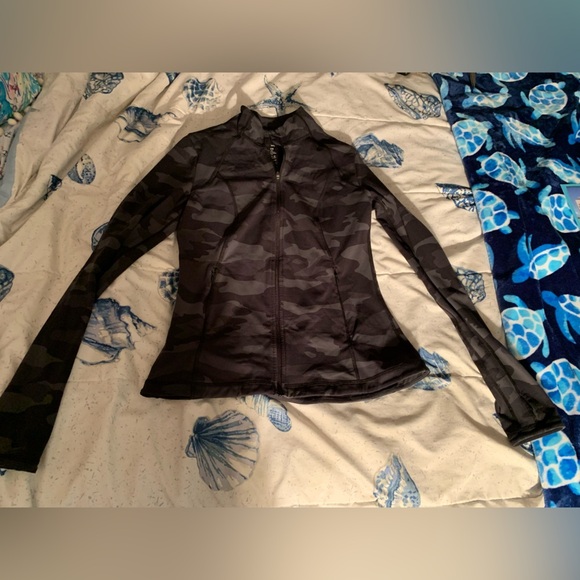 Sweaty Betty Black Tonal Camo Power Wokout Full Zip Stretch Jacket size Small - Picture 4 of 9